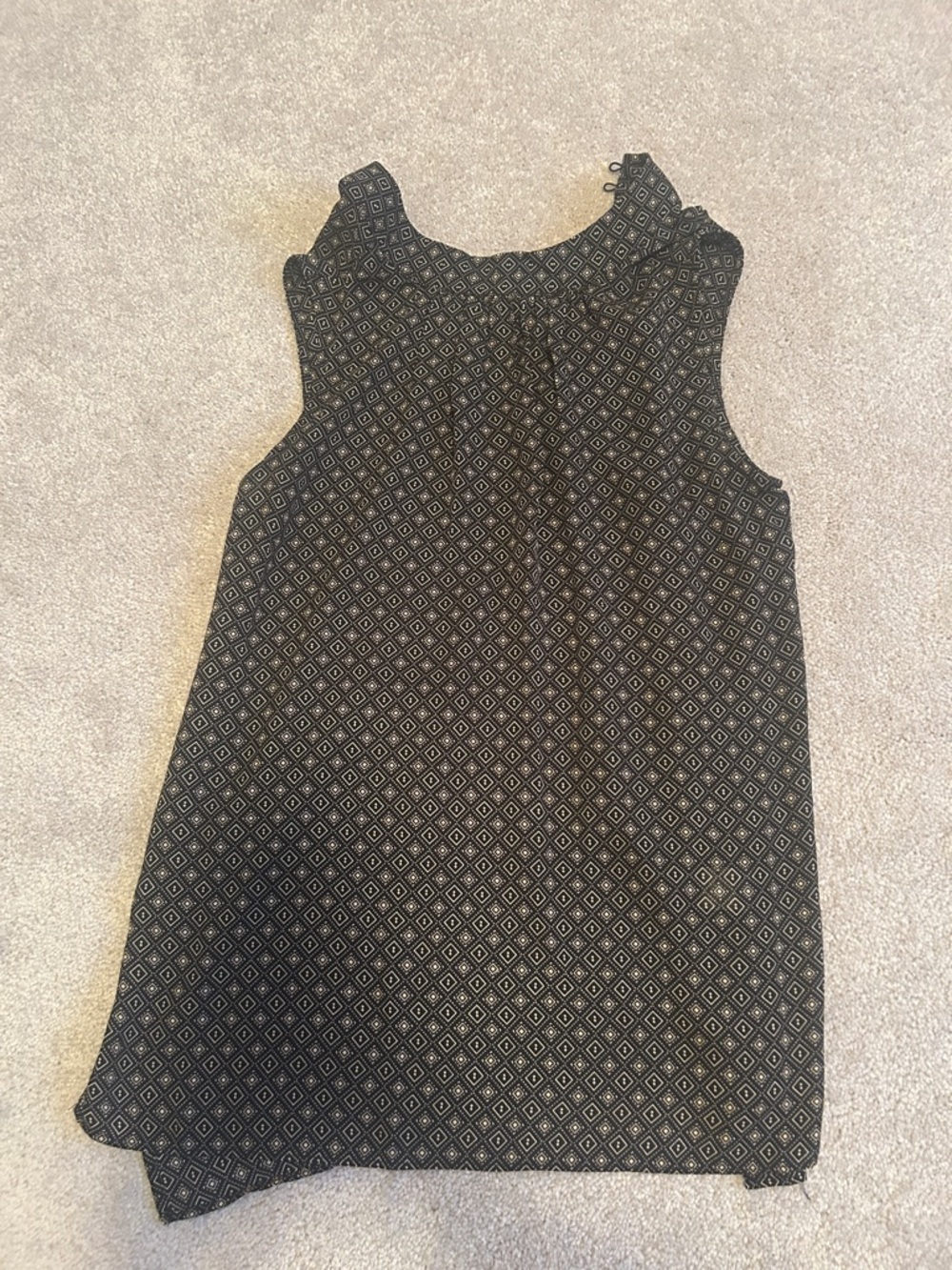 Violet & Claire Black and Cream Sleeveless Geometric Blouse